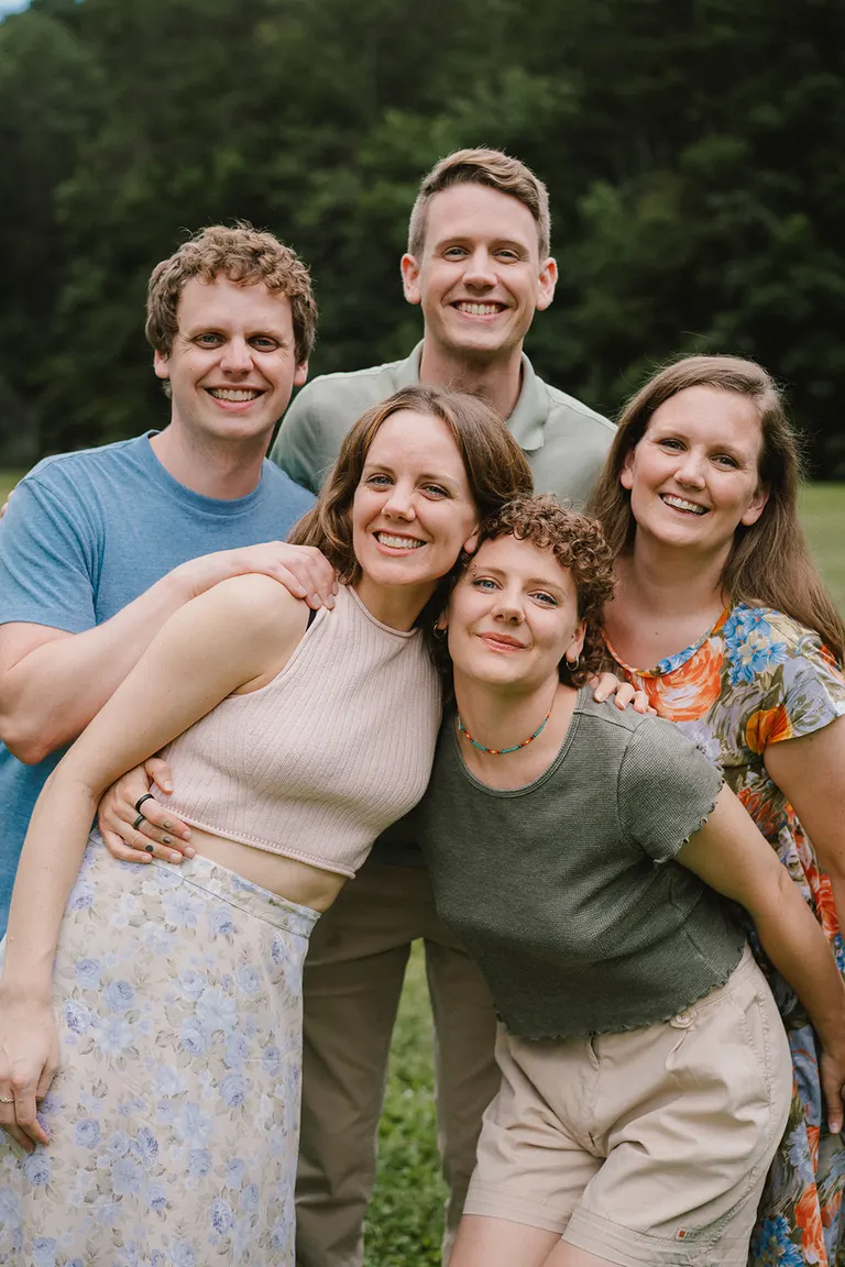 A summer reunion at Wintergreen – and what makes relaxed extended family photos work