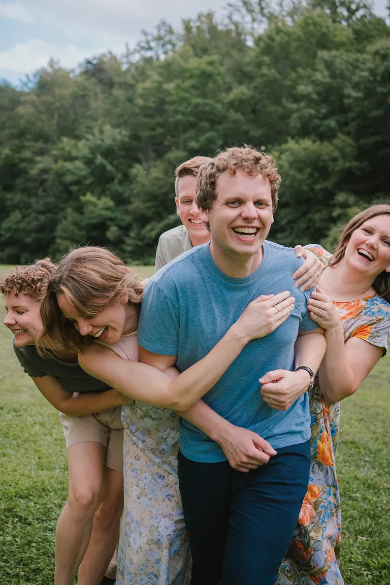 A summer reunion at Wintergreen – and what makes relaxed extended family photos work
