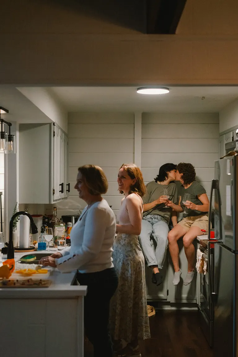 relaxed, honest extended family photos in virginia