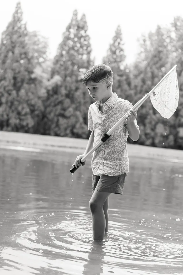 summer extended family photos on a lake