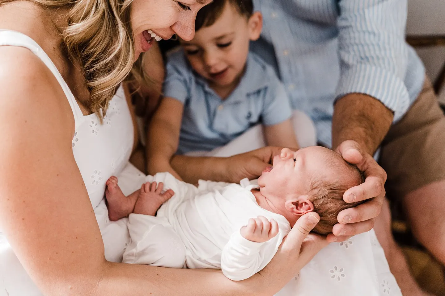 Summer lifestyle newborn photos at home | Charlottesville, VA