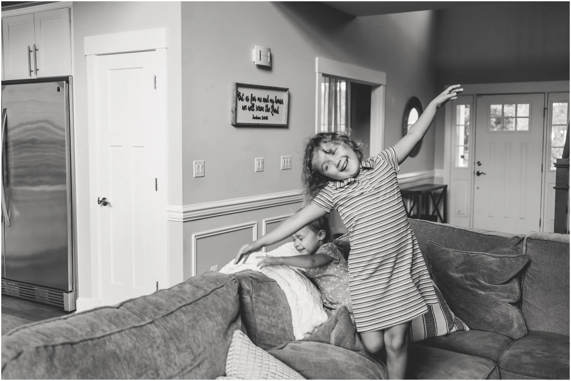 The magic of playful family photos at home