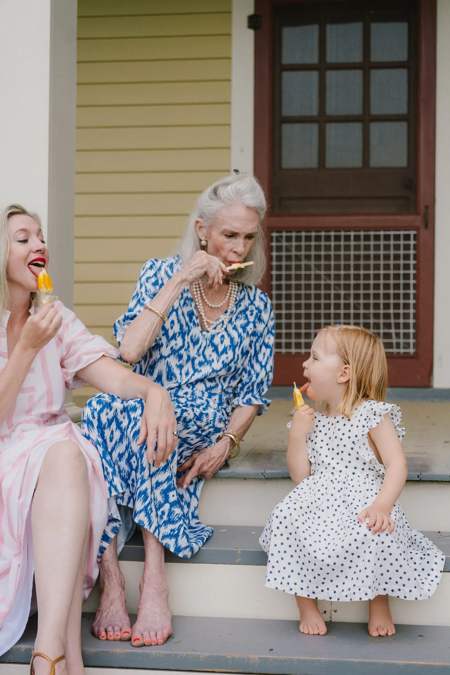 tips for extended family photos that feel natural