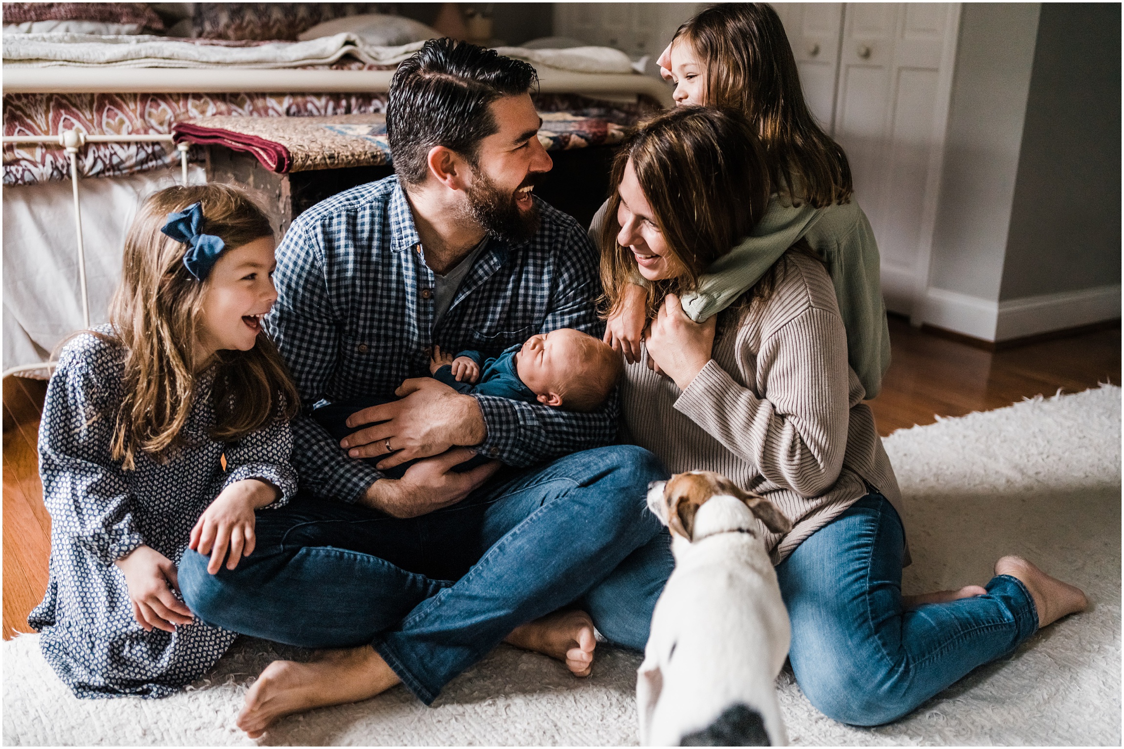 newborn-session-at-home-with-siblings