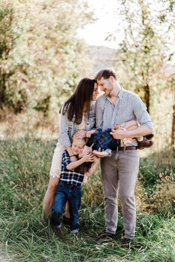 natural outdoor poses for family of four, charlottesville va photographer