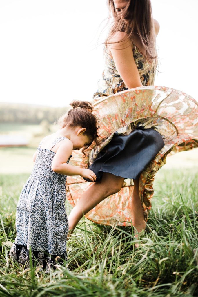 natural expressions and poses for outdoor family photography session