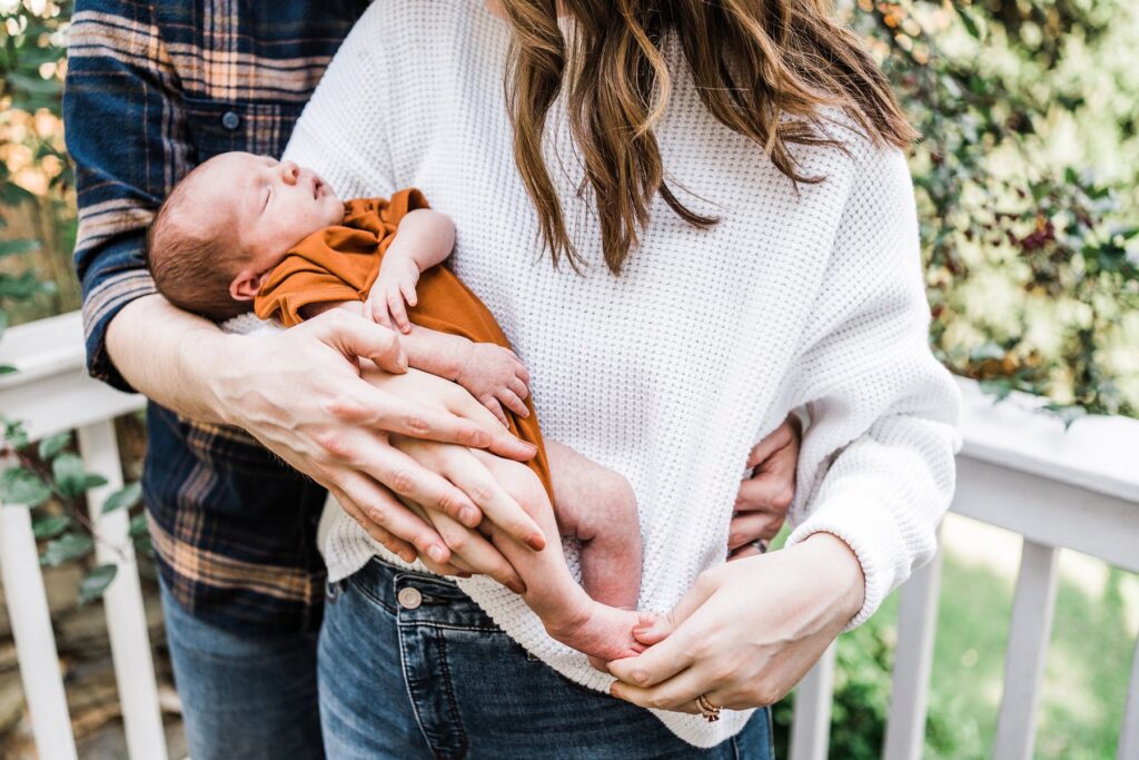 ideas for what to wear for an in-home newborn session