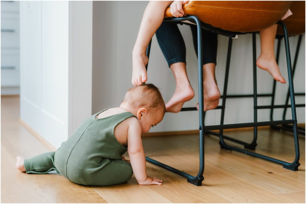 charlottesville family photographer at home session with toddler