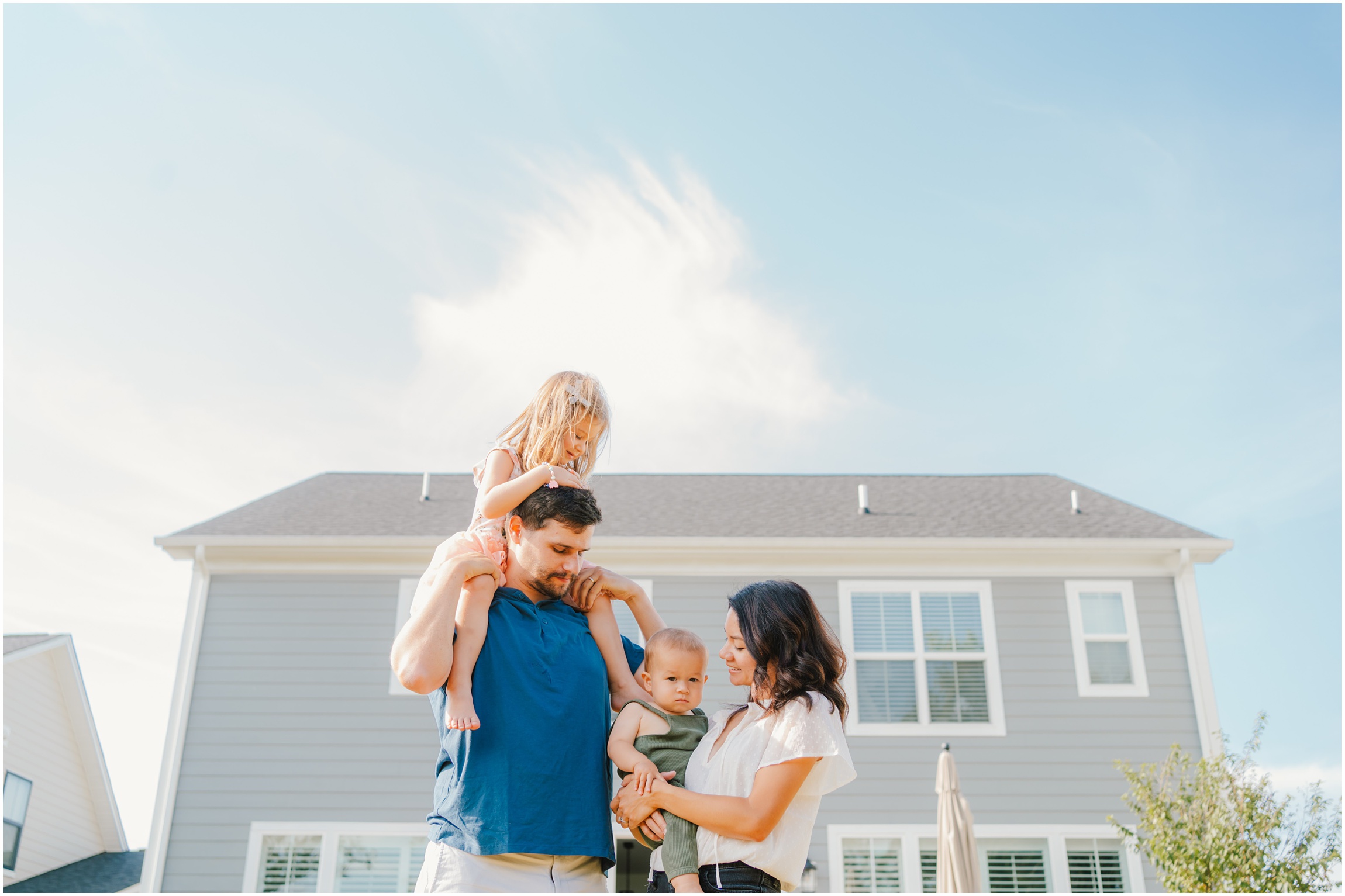 backyard family photos in the summer by charlottesville family photographer