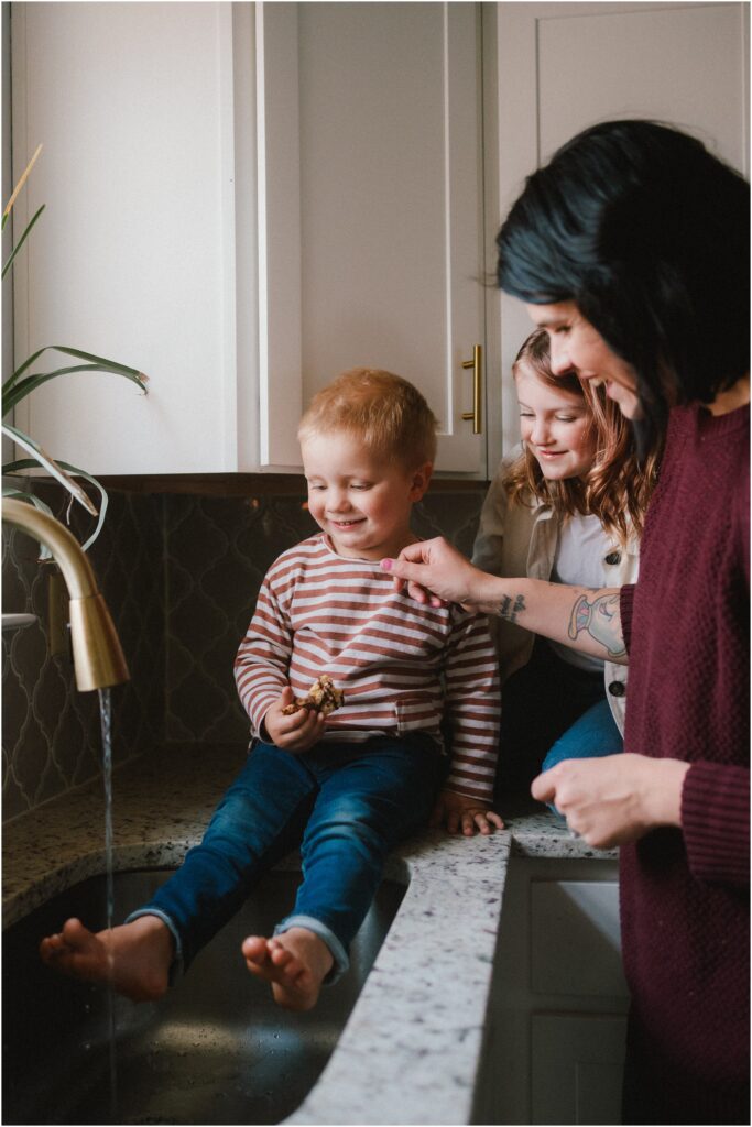 how to creatively photograph families in a dark home