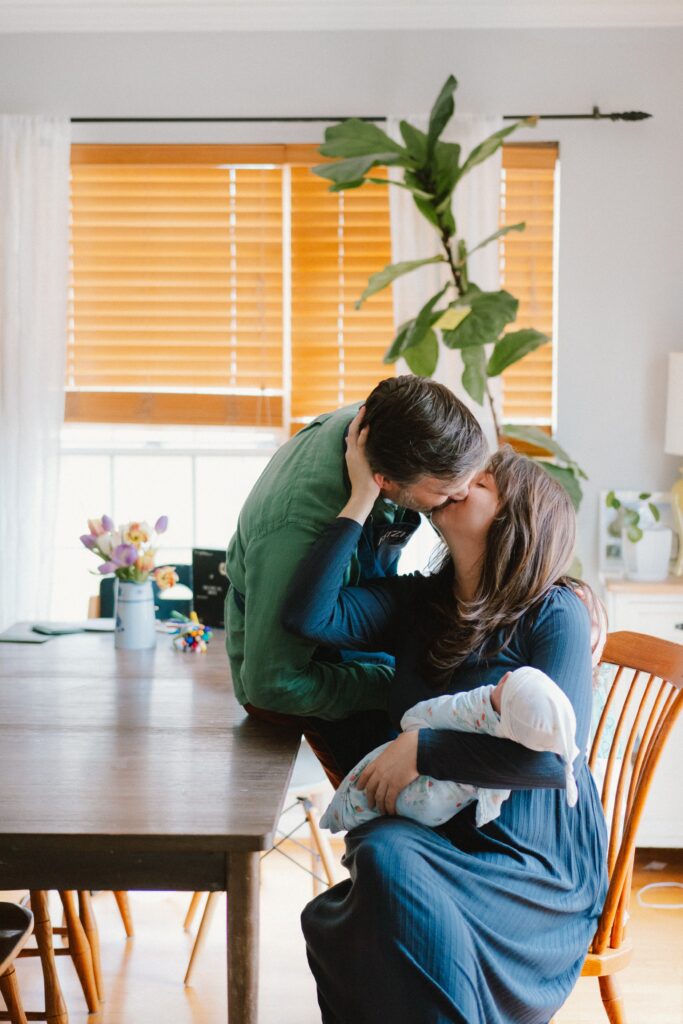 poses with mom and dad, lifestyle newborn photos at home 