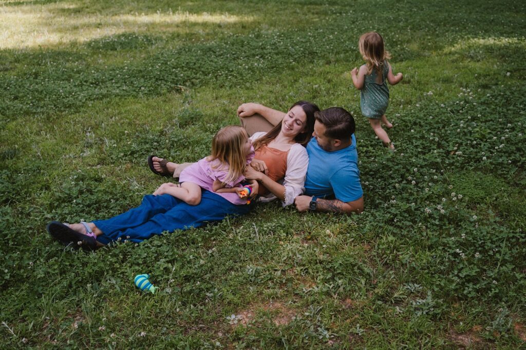 backyard family photos at home in charlottesville, va