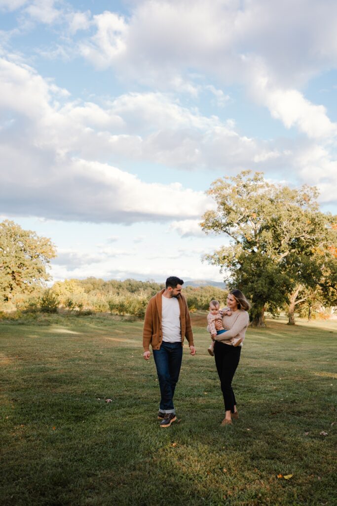 outdoor fall photos in Charlottesville with a family of 3