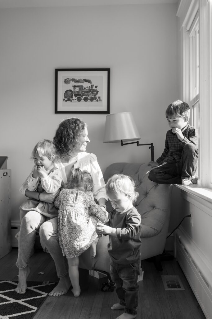 pose for mom with four kids at home by charlottesville virginia photographer