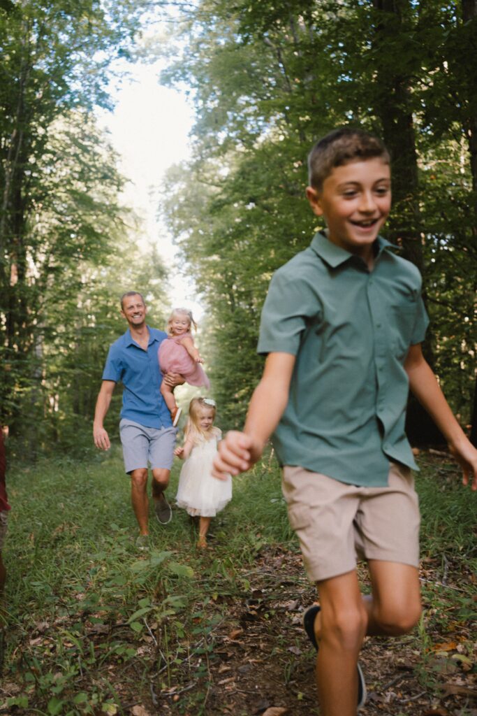 Charlottesville photographer tips for styling family photos in the summer