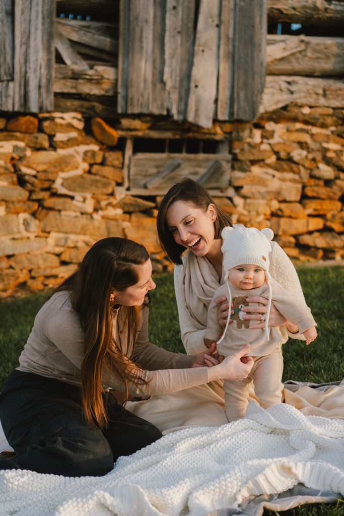 outdoor family photos at early mountain vineyards 