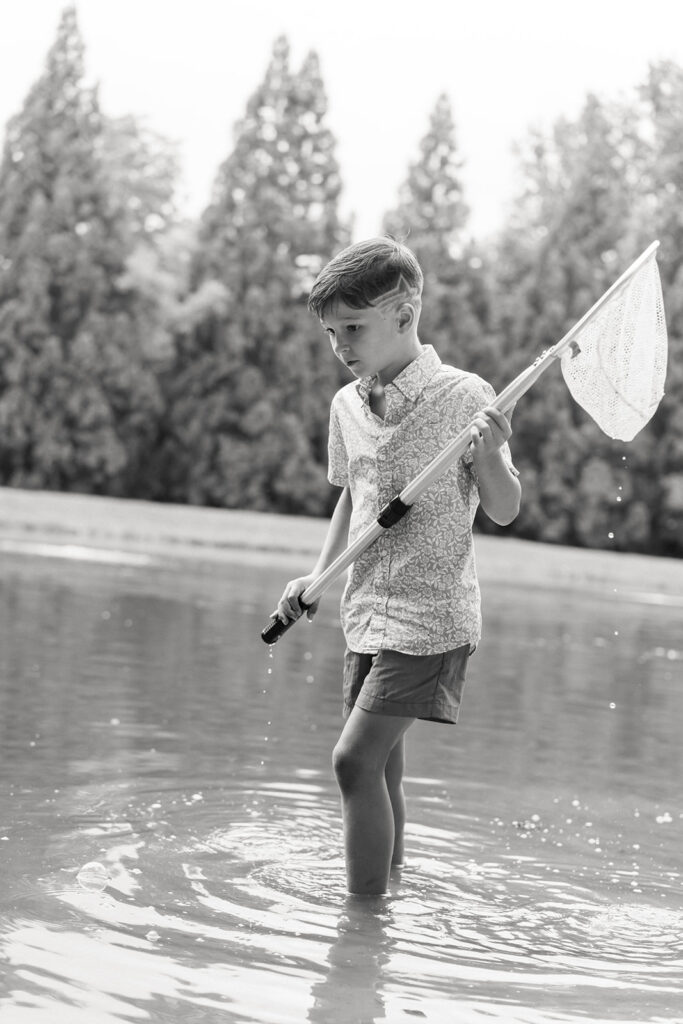 summer extended family photos on a lake