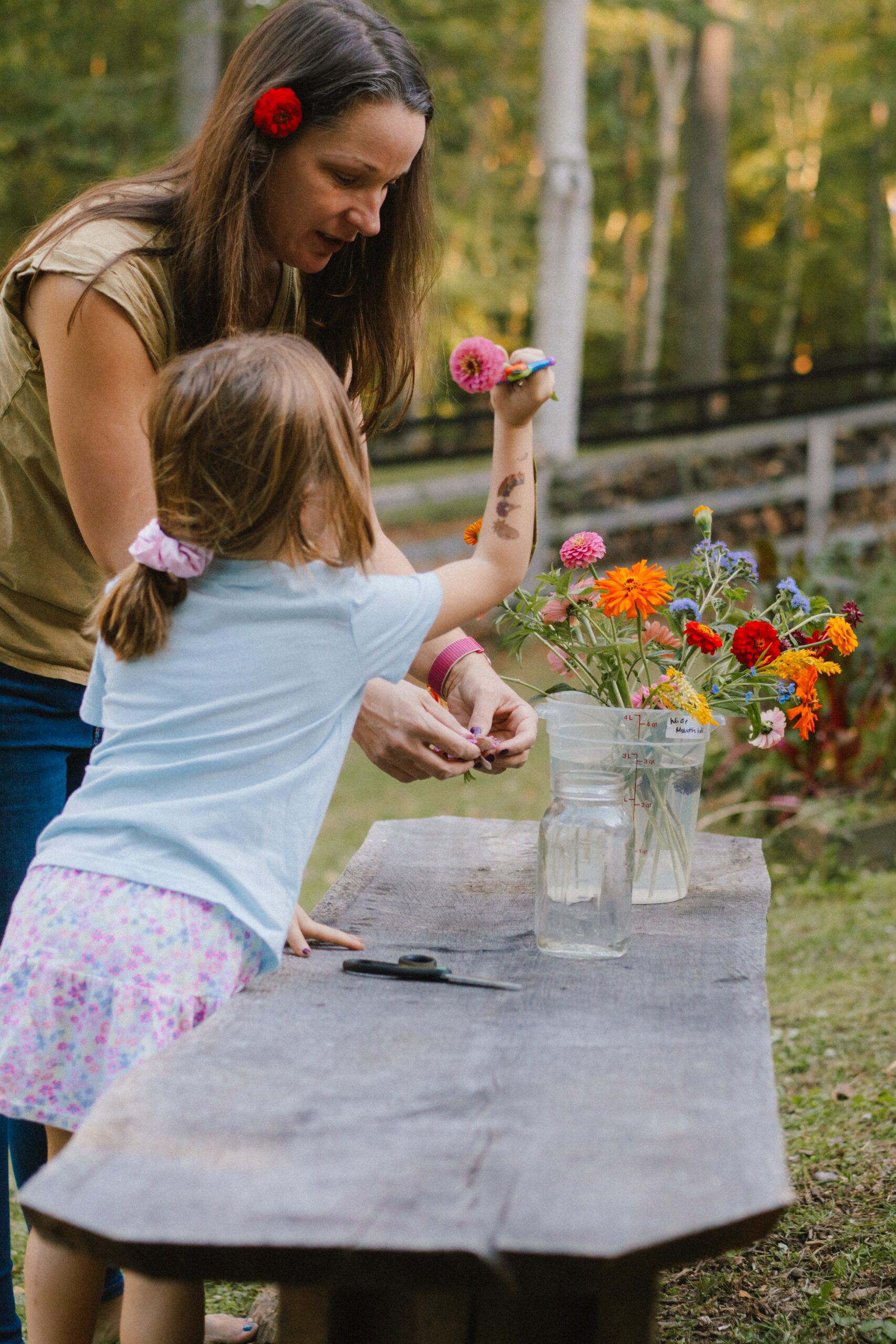 backyard family photos picking flowers with charlottesville family photographer